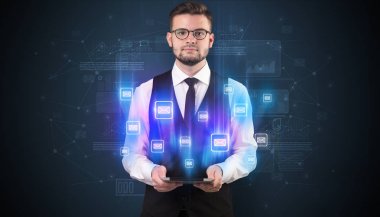 E-posta kavramı ile işadamı ve tablet