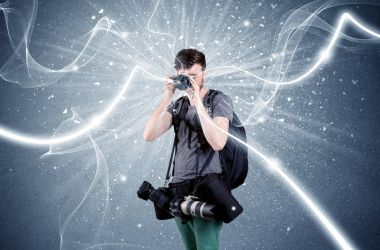 Dinamik çizgileri olan profesyonel fotoğrafçı.