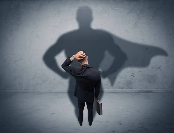 Empresário bem sucedido com sombra de super-herói — Fotografia de Stock