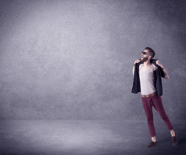 Fashion model shouting in empty space — Stock Photo, Image