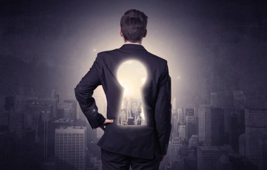 Keyhole sırt ile ayakta işadamı