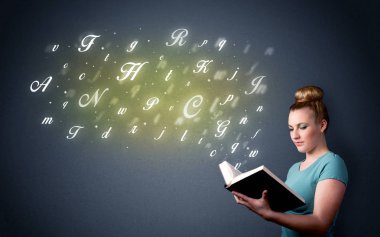 Genç Bayan kitap harfleri ile