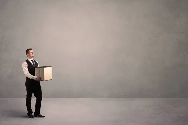 Businessman with empty box — Stock Photo, Image