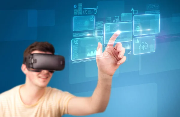 Man wearing virtual reality goggles — Stock Photo, Image