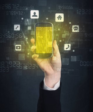 el ile altın perde smartphone tutarak