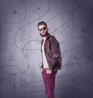 Rahat bir şekilde modern bir genç erkek