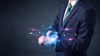 Smartwatch ağ kavramı ile.