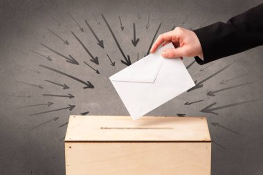 bir oy sandığı ve oyların kapat