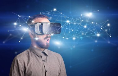 İşadamı ile sanal gerçeklik koruyucu gözlük