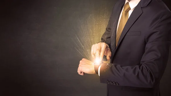 Businessman wearing smartwatch. — Stock Photo, Image