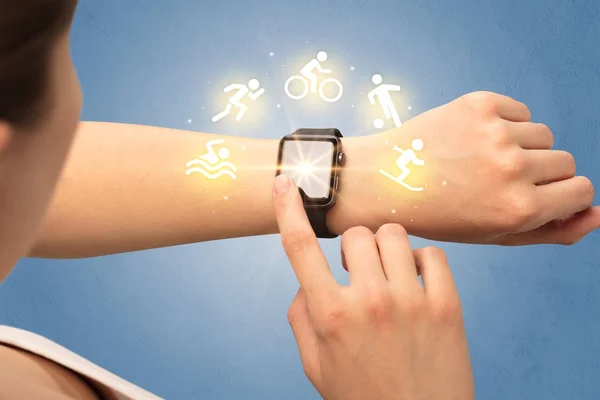 Mano con smartwatch. — Foto Stock