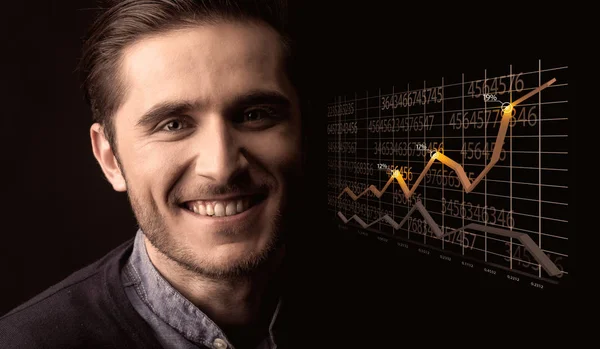 Boldog üzletember, a növekvő grafikon — Stock Fotó