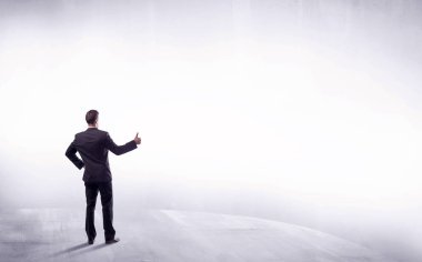 Dikiz duran iş kişi