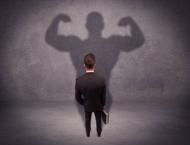 Güçlü gölgesi olan başarılı bir iş adamı.