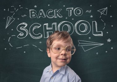 Geri okul kavramı ile sevimli çocuk