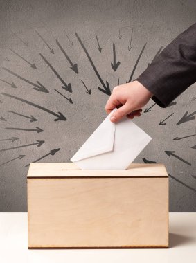 bir oy sandığı ve oyların kapat