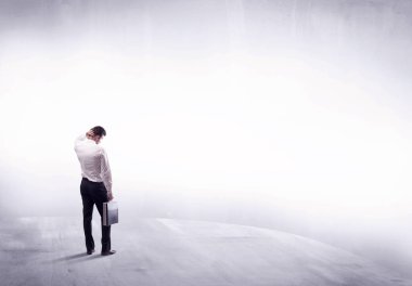 Dikiz duran iş kişi