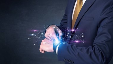 Smartwatch ağ kavramı ile.