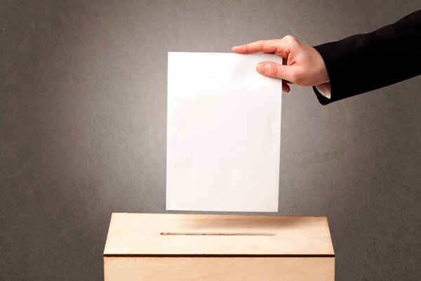 Избирательная урна с голосованием
 