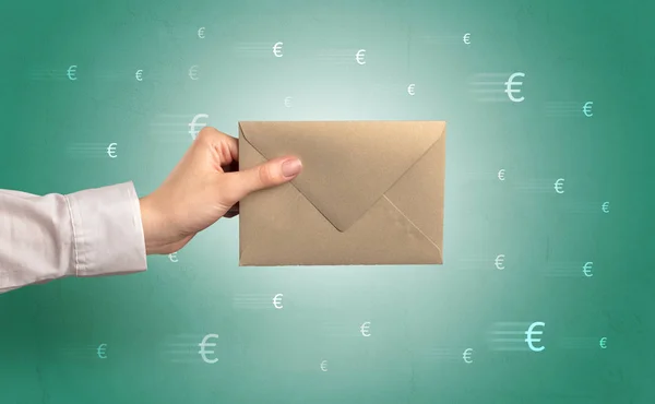 Hand met envelop met symbolen rond — Stockfoto
