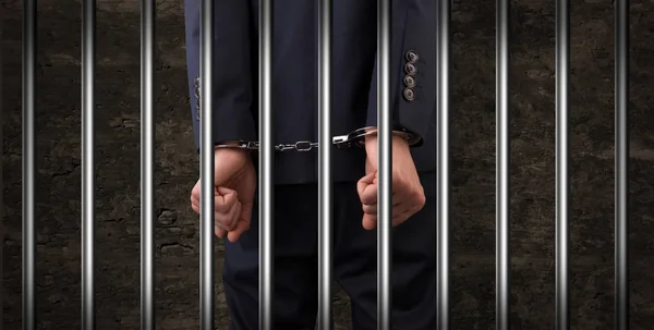 Nauwe geboeid man in de gevangenis — Stockfoto