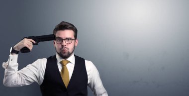 Genç işadamı kafasına silahla ateş