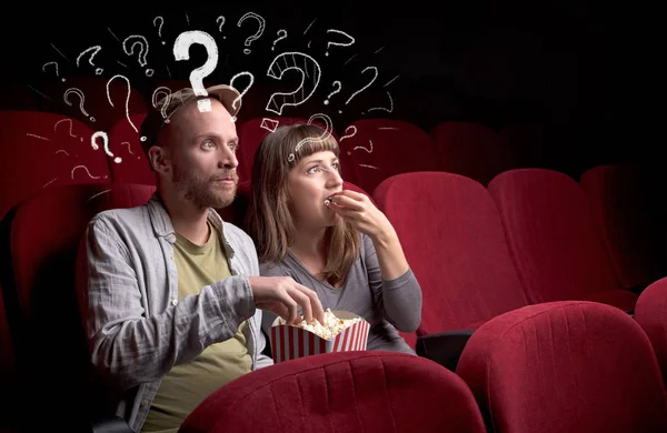 Couple in cinema with questions — Stock Photo, Image