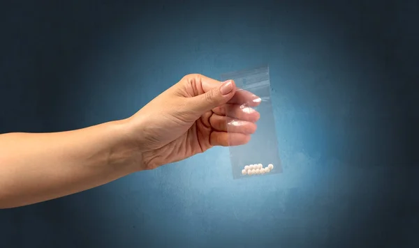 Donner de la drogue dans un sac plastique — Photo