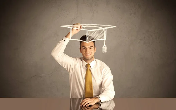 Feliz faculdade graduado desenho chapéu acadêmico — Fotografia de Stock