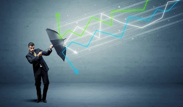 Бізнесмен з парасолькою та концепцією стрілок фондового ринку — стокове фото
