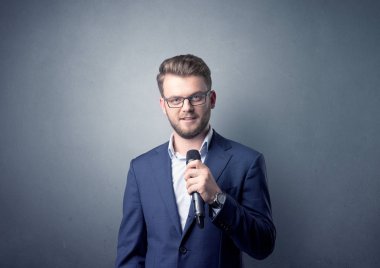 İşadamı holding mikrofon
