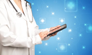 kadın doktor tablet ile
