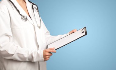 kadın doktor ile not etmek