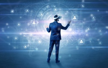 Bağlantı denetimi vj gözlüklü işadamı