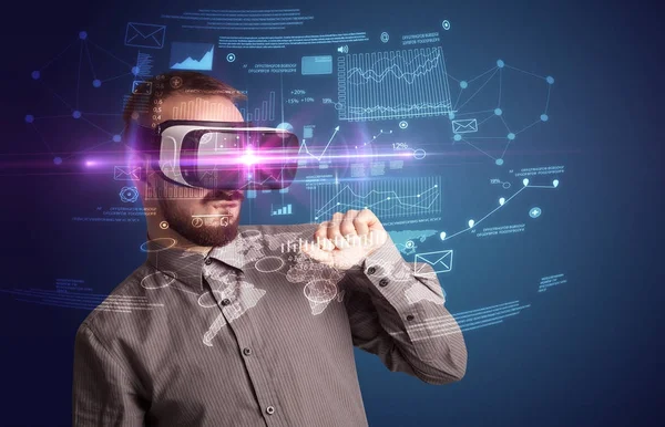 Uomo d'affari con occhiali di realtà virtuale — Foto Stock