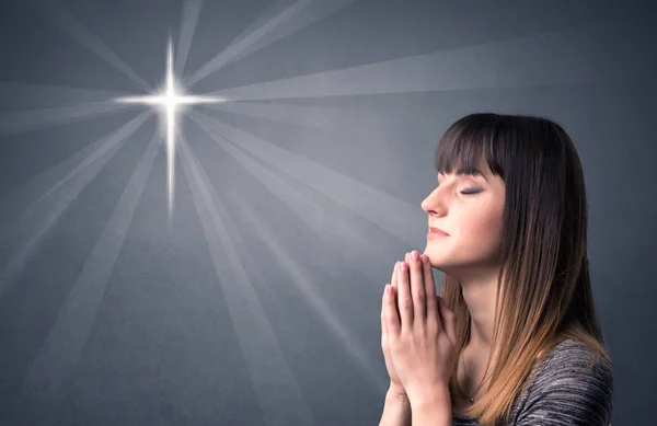 Chica rezando — Foto de Stock