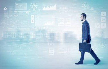 İşadamı ile veritabanı kavramı yürüyüş