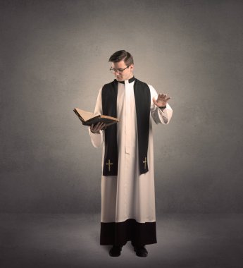 onun nimet veren genç rahip