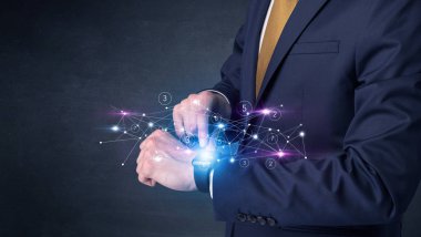 Smartwatch ağ kavramı ile.