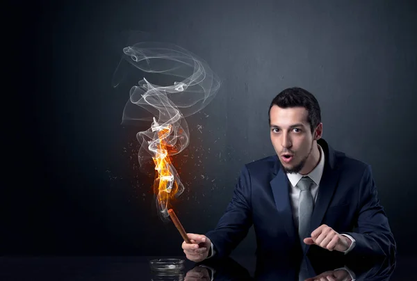 Businessman smoking. — Stock Photo, Image