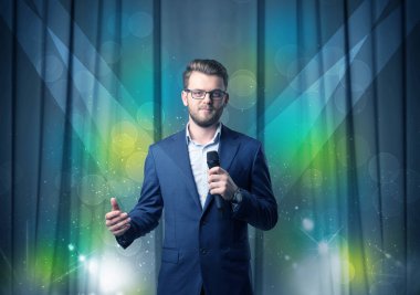 İşadamı holding mikrofon