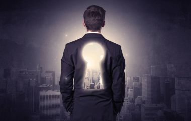 Keyhole sırt ile ayakta işadamı