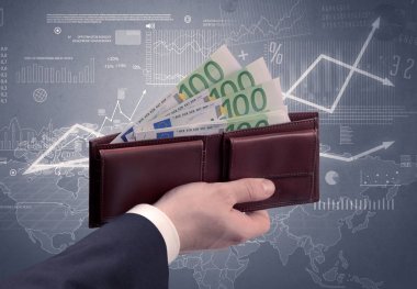 İşadamı el euro cüzdanından dışarı alır