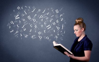 Genç Bayan kitap harfleri ile 