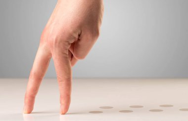 parmakları yürüyen