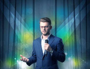 İşadamı holding mikrofon