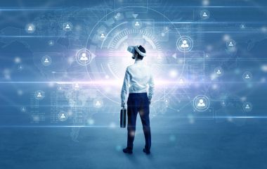 Bağlantı denetimi vj gözlüklü işadamı