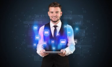 E-posta kavramı ile işadamı ve tablet