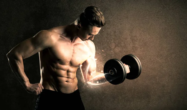 Bodybuilder hebt Gewicht mit energischem White-Line-Konzept — Stockfoto