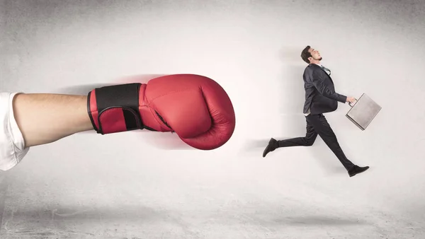 Empresário é demitido por uma enorme mão de boxe — Fotografia de Stock